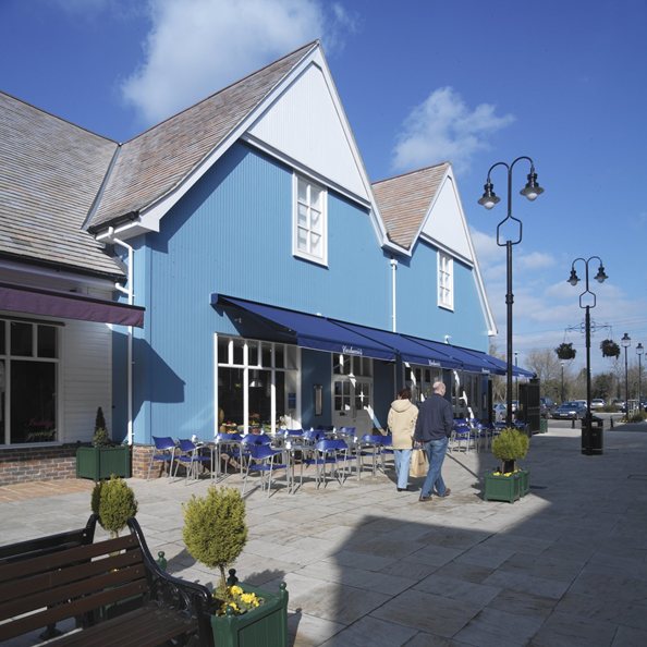 Carluccio S Fire Brings Bicester Shopping Village To A Standstill